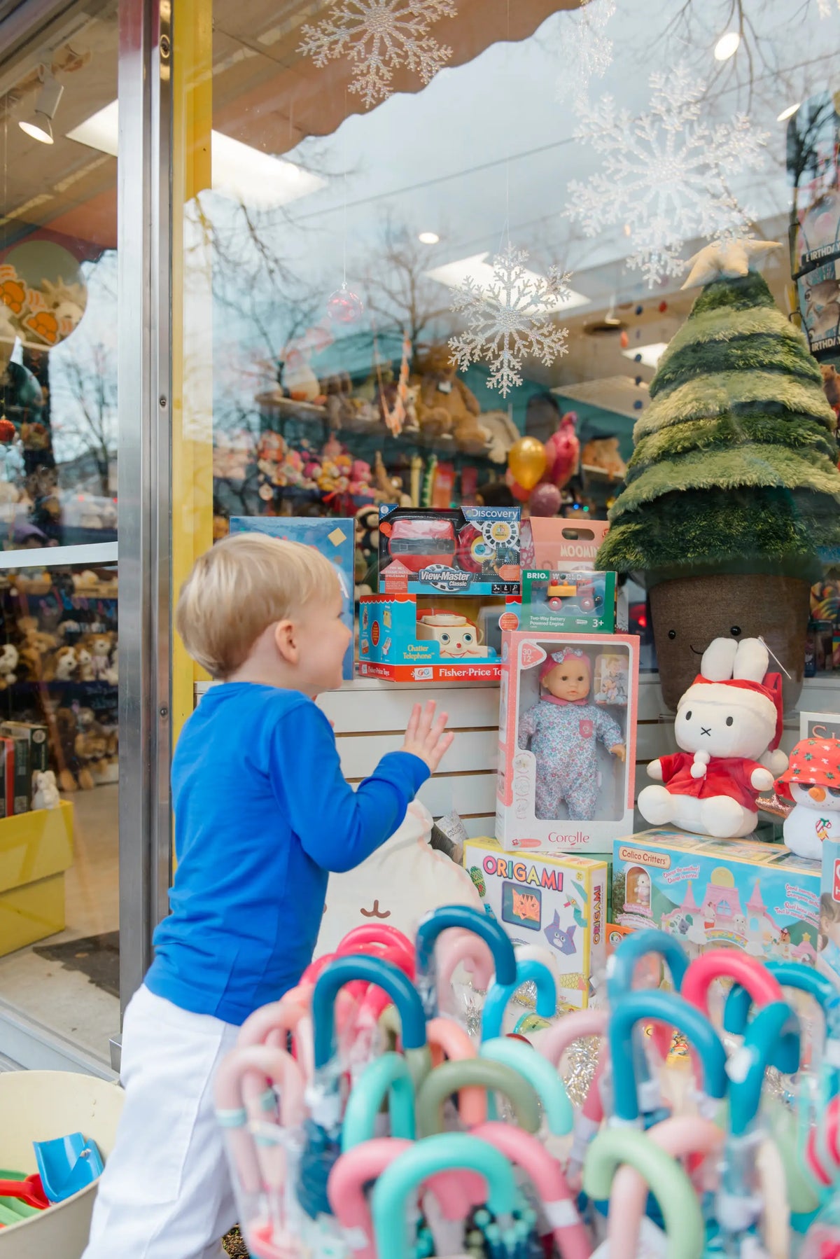 Kaboodles Toys Storefront - Christmas Season